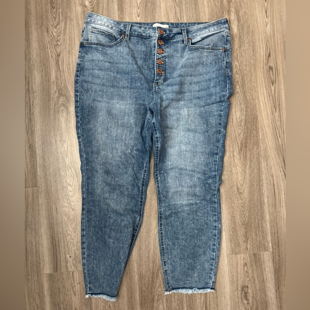 LC Lauren Conrad Light Blue Cropped Jeans